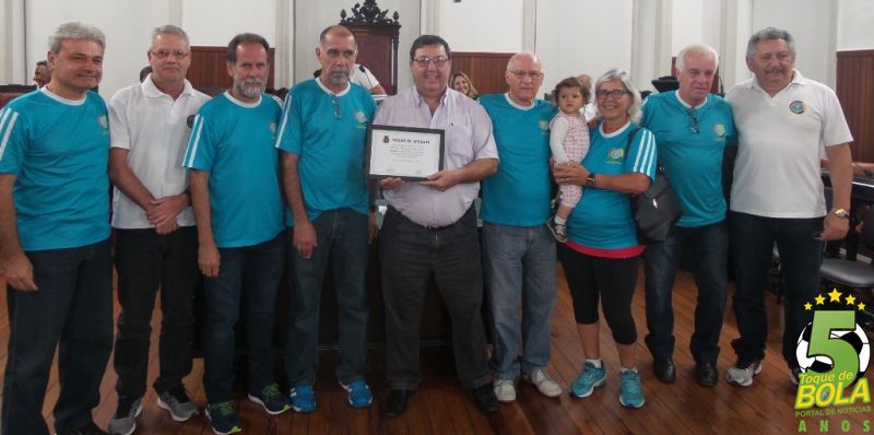 Vereador Júlio Gasparette entrega Moção de Aplauso aos associados pelos 40 anos do Panathlon Club Juiz de Fora
