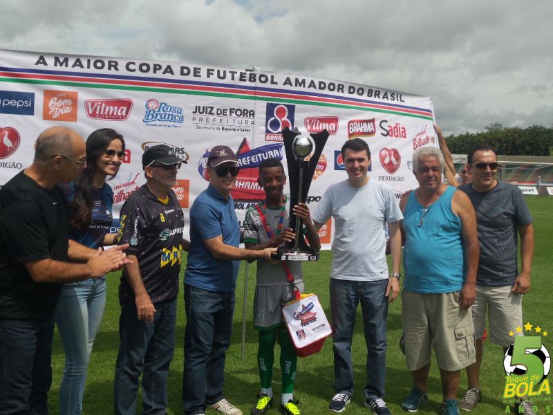 Taça de campeão dente de leite 2016 ao Bonsucesso Futebol Clube