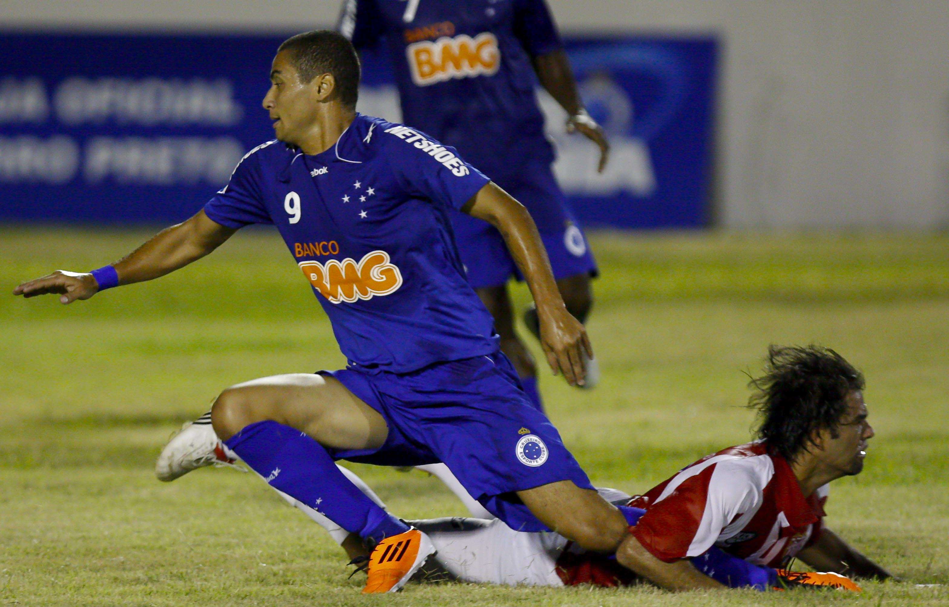 Read more about the article Cruzeiro bate o Villa no fim