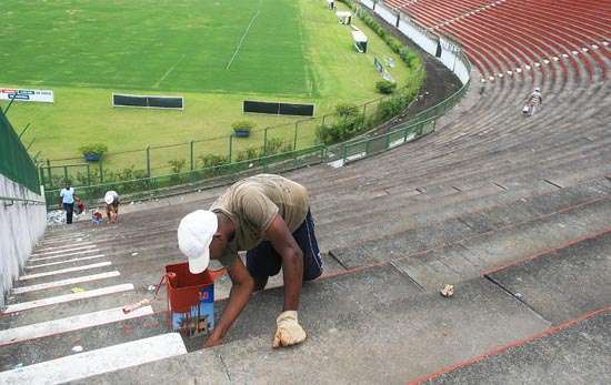 Leia mais sobre o artigo Estádio Mário Helênio recebe melhorias para jogos do Tupi