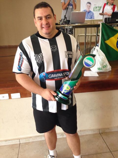 Read more about the article Alex Lage, do Tupi, conquista Brasileiro de Futebol de Mesa