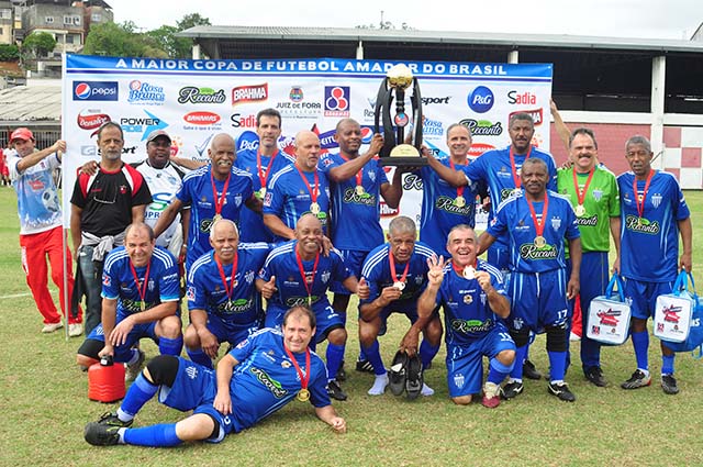 Leia mais sobre o artigo Copa Prefeitura Bahamas de Futebol Amador 2014: Alegria Somotor e Valadares, os primeiros campeões. Veja próxima rodada
