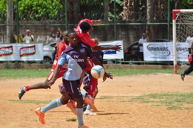 Leia mais sobre o artigo Copa Prefeitura Bahamas de Futebol Amador 2014: definidas mais cinco finais