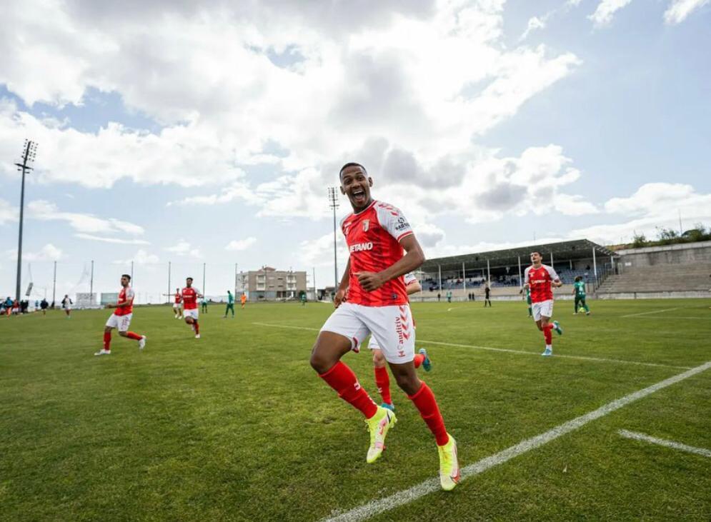 Read more about the article Atacante Guilherme Smith reaparece com gol na Europa. Leia e ouça!